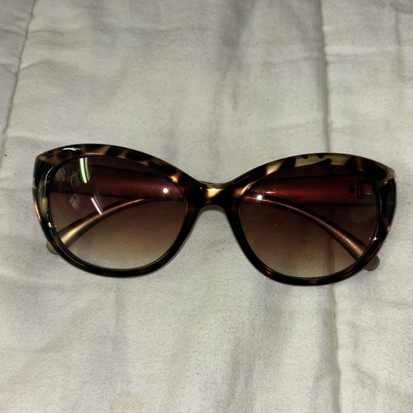 Daisy Fuentes Cheetah Sunglasses - Picture 3 of 5